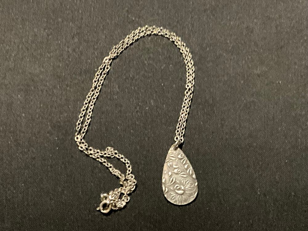 Vintage Sterling Silver Embossed Floral Pendant w 16in Chain